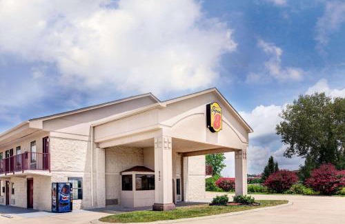 Clarksville Hotel | Super 8 by Wyndham Clarksville East