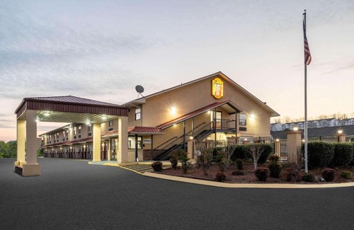 Cleveland Hotel | Super 8 by Wyndham Cleveland