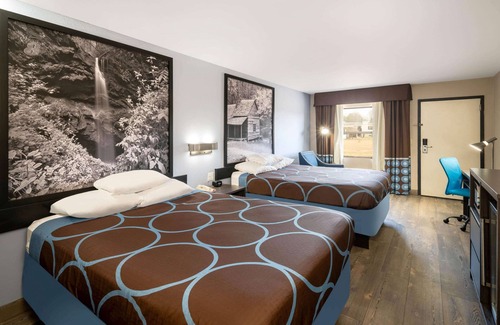 Cleveland Hotel | Super 8 by Wyndham Cleveland