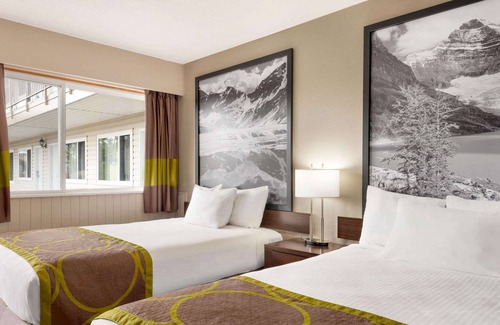 Courtenay Hotel | Super 8 by Wyndham Courtenay