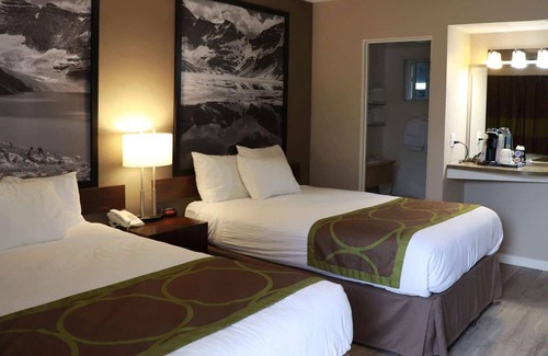 Courtenay Hotel | Super 8 by Wyndham Courtenay