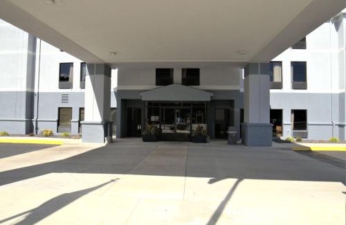 Crossville Hotel | Super 8 by Wyndham Crossville TN