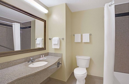 Bethune Grant Hotel | Super 8 by Wyndham Daytona Beach