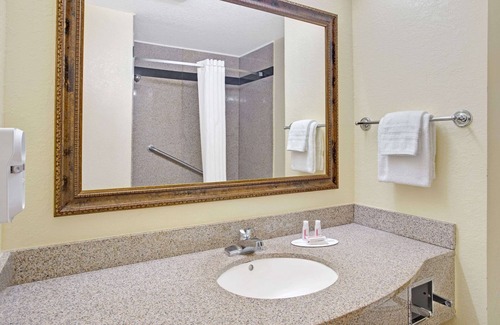 Bethune Grant Hotel | Super 8 by Wyndham Daytona Beach