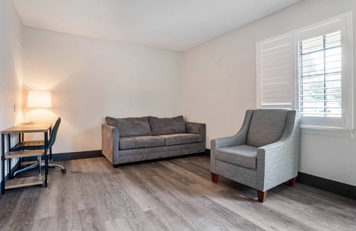 Daleville Hotel | Super 8 by Wyndham Daleville/Fort Novosel