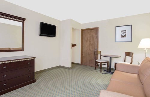 Danville Hotel | Super 8 by Wyndham Danville