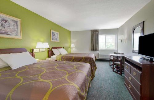 De Soto Hotel | Super 8 by Wyndham De Soto