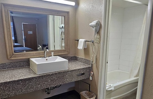 Denver Hotel | Super 8 by Wyndham Denver Central
