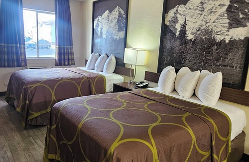 Denver Hotel | Super 8 by Wyndham Denver Central