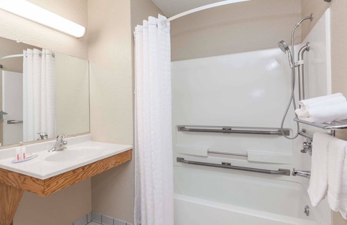 Spring Hill Hotel | Super 8 by Wyndham Dunbar/Charleston Area