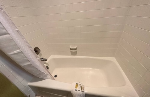 Eau Claire Hotel | Super 8 by Wyndham Eau Claire WI