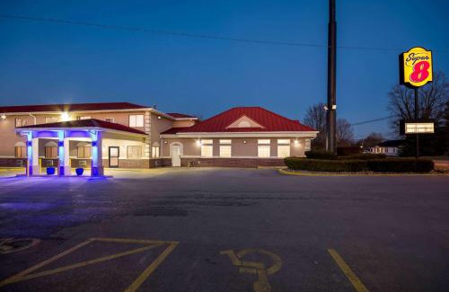 Elizabethtown Hotel | Super 8 by Wyndham Elizabethtown