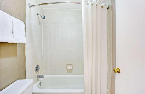 Fredericksburg Hotel | Super 8 by Wyndham Fredericksburg