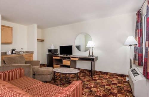 Cape Fear Hotel | Super 8 by Wyndham Fayetteville