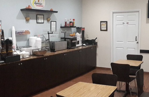 Florida City Hotel | Super 8 by Wyndham Florida City/Gateway to Keys/Everglades