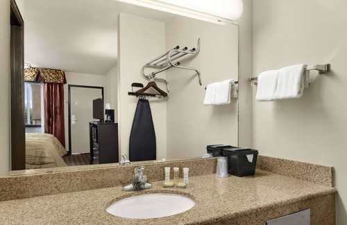 Fort Worth Hotel | Super 8 by Wyndham Fort Worth TX