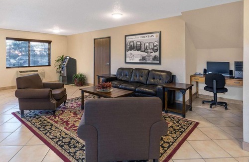 Fountain Hotel | Super 8 by Wyndham Fountain
