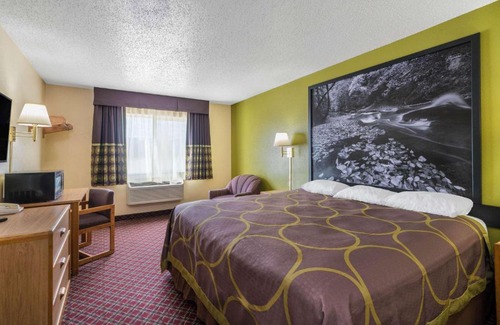 Fountain Hotel | Super 8 by Wyndham Fountain