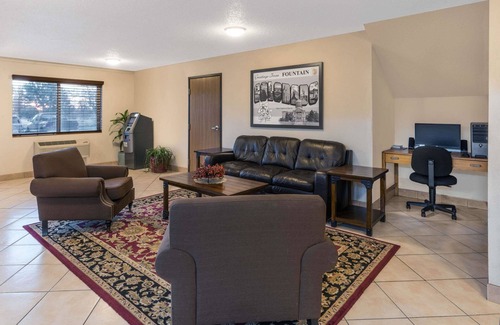 Fountain Hotel | Super 8 by Wyndham Fountain
