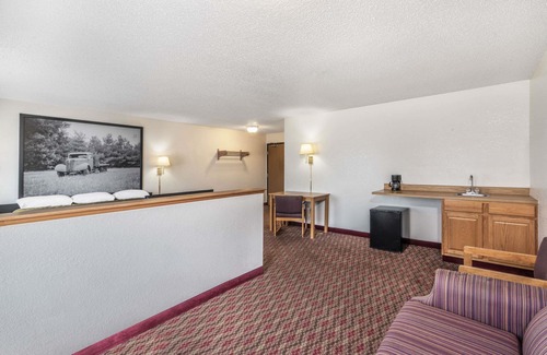 Fountain Hotel | Super 8 by Wyndham Fountain