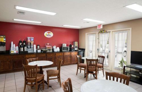 Garner Hotel | Super 8 by Wyndham Garner/Clayton/Raleigh