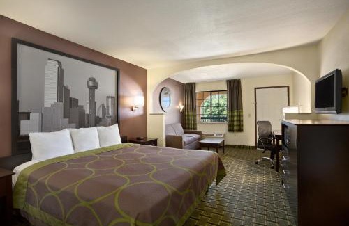 South Arlington Hotel | Super 8 by Wyndham Grand Prairie Southwest
