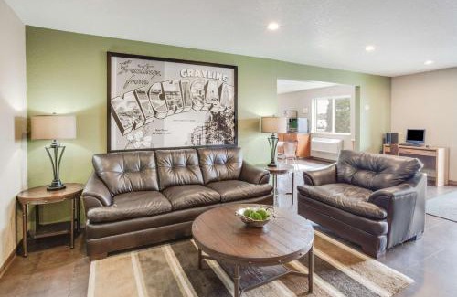 Grayling Hotel | Super 8 by Wyndham Grayling