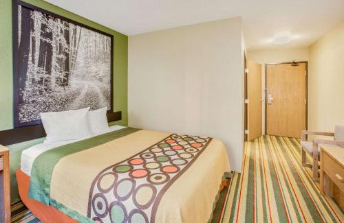 Grayling Hotel | Super 8 by Wyndham Grayling