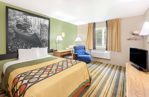 Grayling Hotel | Super 8 by Wyndham Grayling