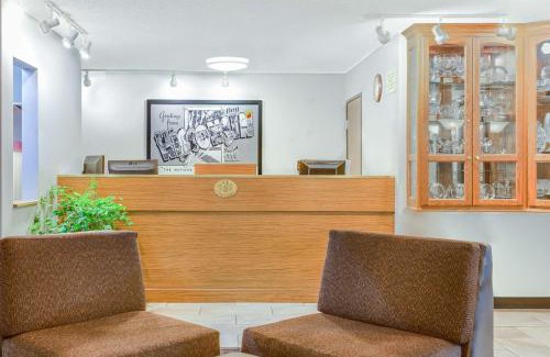 Ashwaubenon Hotel | Super 8 by Wyndham Green Bay Near Stadium