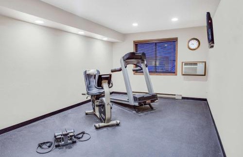 Ashwaubenon Hotel | Super 8 by Wyndham Green Bay Near Stadium