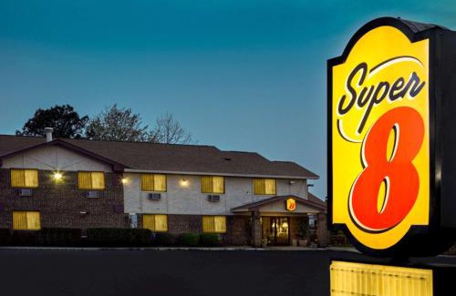 Greenville Hotel | Super 8 by Wyndham Greenville
