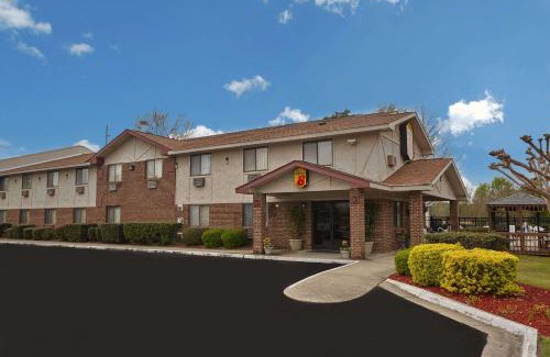 Greenville Hotel | Super 8 by Wyndham Greenville