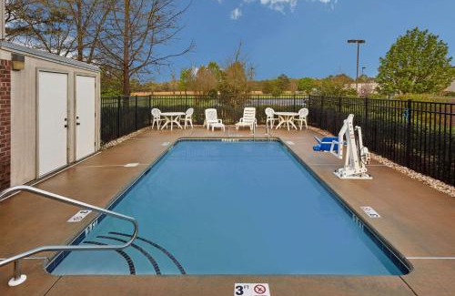Greenville Hotel | Super 8 by Wyndham Greenville