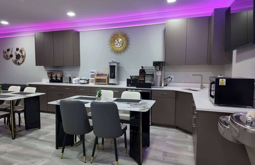 Hampshire Hotel | Super 8 by Wyndham Hampshire IL