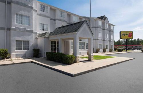 Seven Oaks Hotel | Super 8 by Wyndham Harbison/Parkridge Hospital