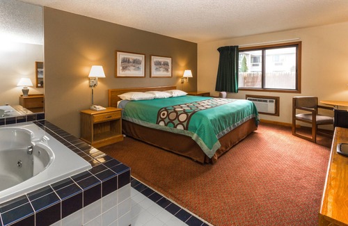 Hartford Hotel | Super 8 by Wyndham Hartford WI