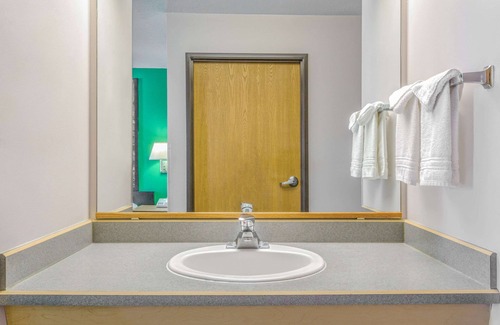 Heyburn Hotel | Super 8 by Wyndham Heyburn/Burley Area