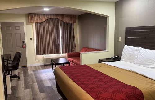 Greater Belhaven Hotel | Super 8 by Wyndham Jackson MS Near the Fairgrounds