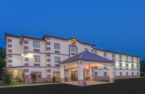 Tougaloo Hotel | Super 8 by Wyndham Jackson Ridgeland