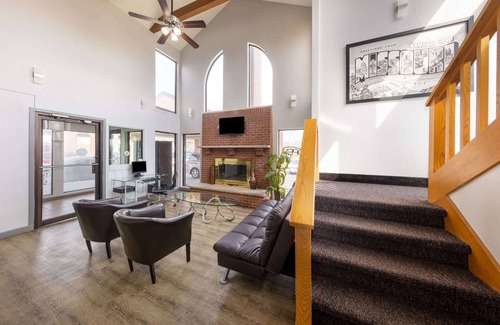 Waldron Hotel | Super 8 by Wyndham Kansas City Airport North
