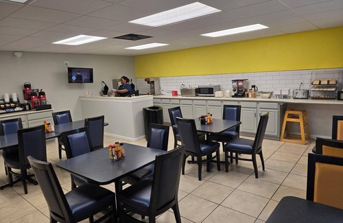 Lake City Hotel | Super 8 by Wyndham Lake City