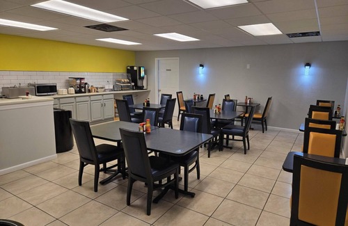 Lake City Hotel | Super 8 by Wyndham Lake City