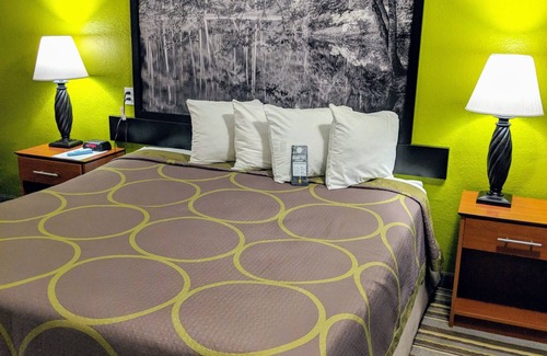 Lake City Hotel | Super 8 by Wyndham Lake City