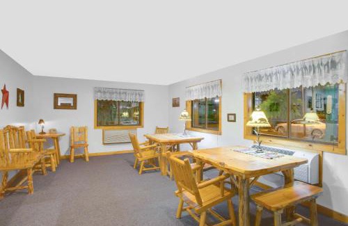 Lake George Hotel | Super 8 by Wyndham Lake George/Warrensburg Area
