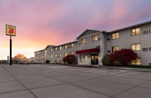 Lincoln Hotel | Super 8 by Wyndham Lincoln North