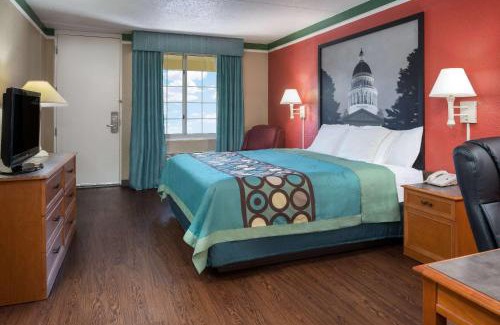 Little Rock Hotel | Super 8 by Wyndham Little Rock/Otter Creek