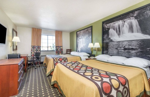 Madison Hotel | Super 8 by Wyndham Madison IN