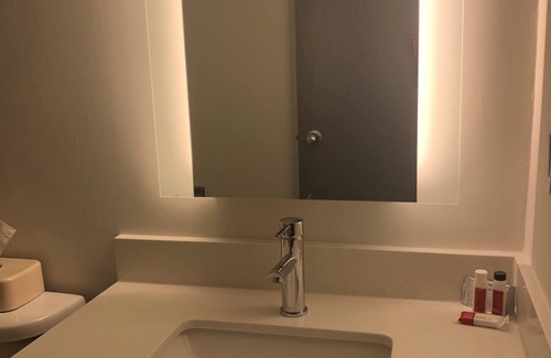 Manchester Hotel | Super 8 by Wyndham Manchester Airport