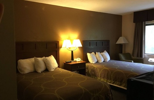 Manchester Hotel | Super 8 by Wyndham Manchester Airport